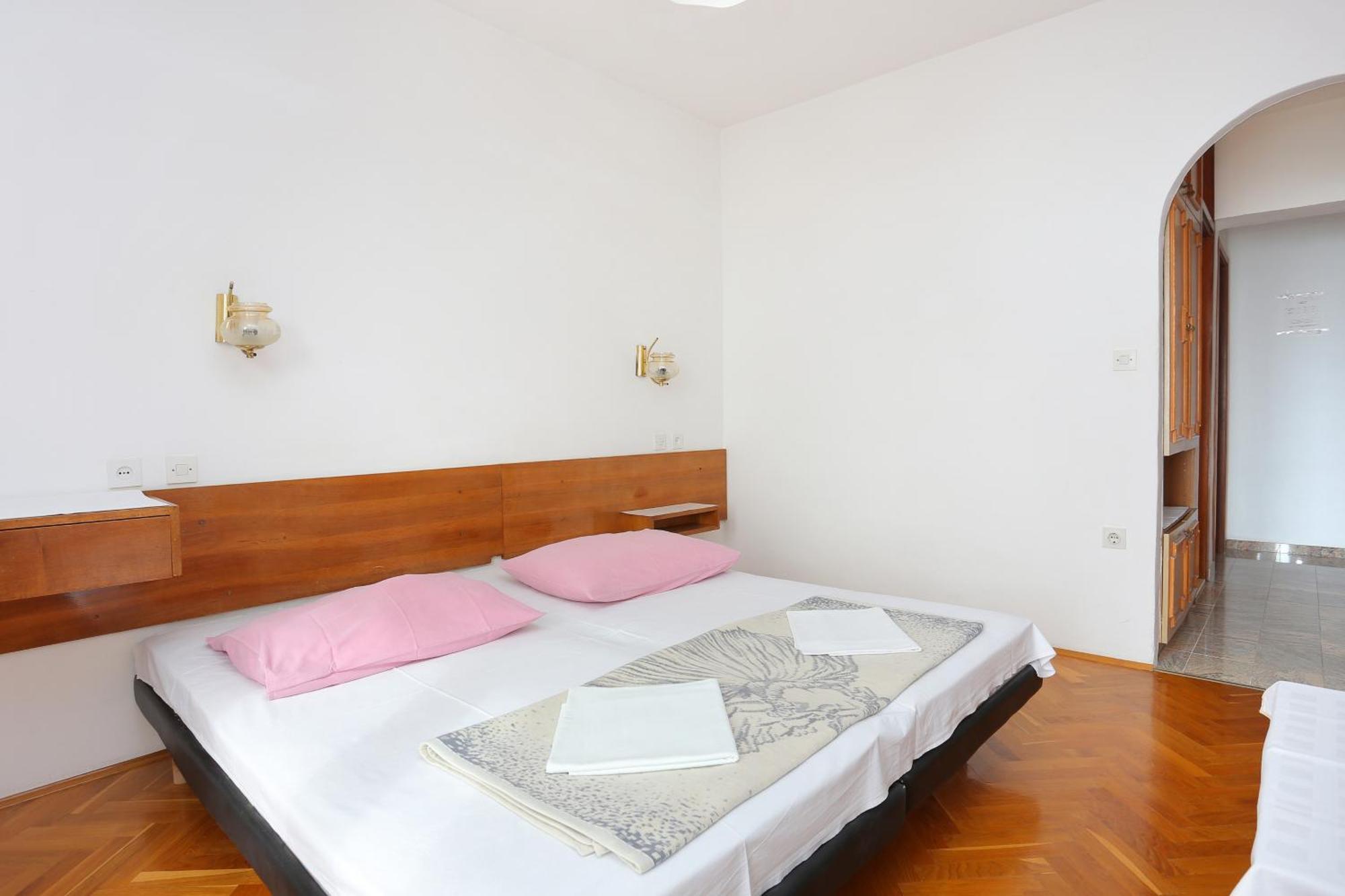 Rooms With A Parking Space Brela, Makarska - 17281 Номер фото